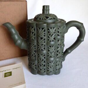 VINTAGE NEW TRADITIONAL CHINESE YIXING HOLLOWED CUT OUT BAMBOO CLAY TEAPOT